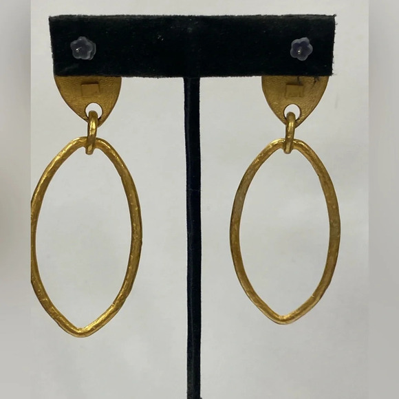 BRUSHED GOLD PIERCED EARRINGS. VINTAGE 80's. - Picture 3 of 6